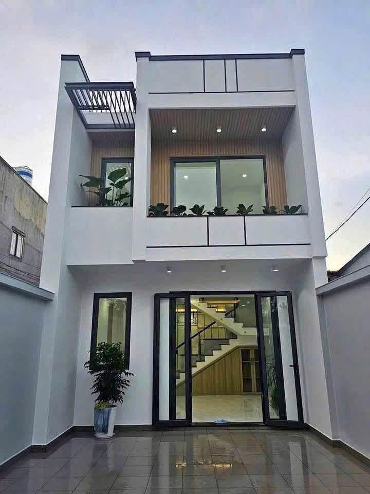 Anh chị chủ chuyển sang nhà mới nên bán lại căn nhà lầu