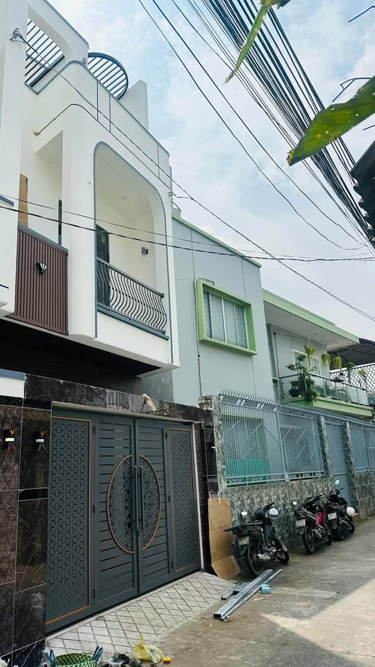 Chủ định cư nước ngoài bán gấp lại căn nhà lầu thổ cư hết