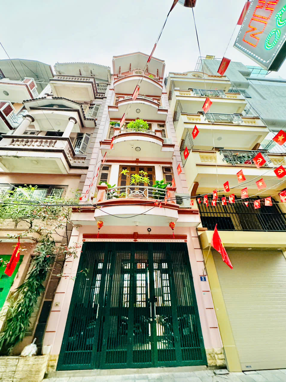 Bán nhà phân lô Đỗ Quang – 45m2, 5 tầng, mặt tiền rộng – cách phố 10m – kinh doanh tốt