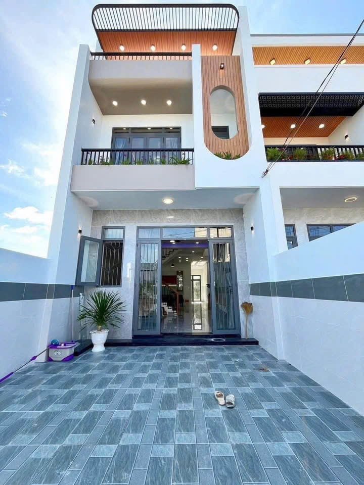 CHỦ NGỘP BÁN NHÀ LẦU NGAY KDL Bửu Long