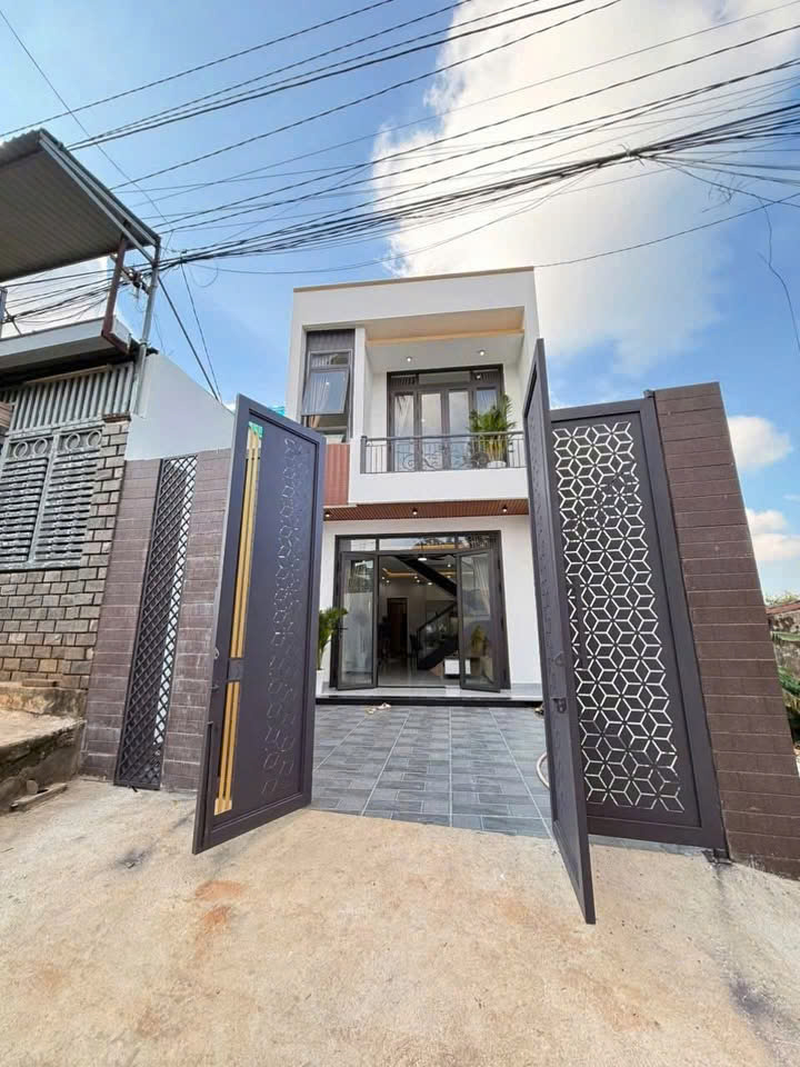 NHÀ 1 TRỆT 1 LẦU NGAY CÂY XĂNG ĐỨC HƯNG giá chỉ 1t950