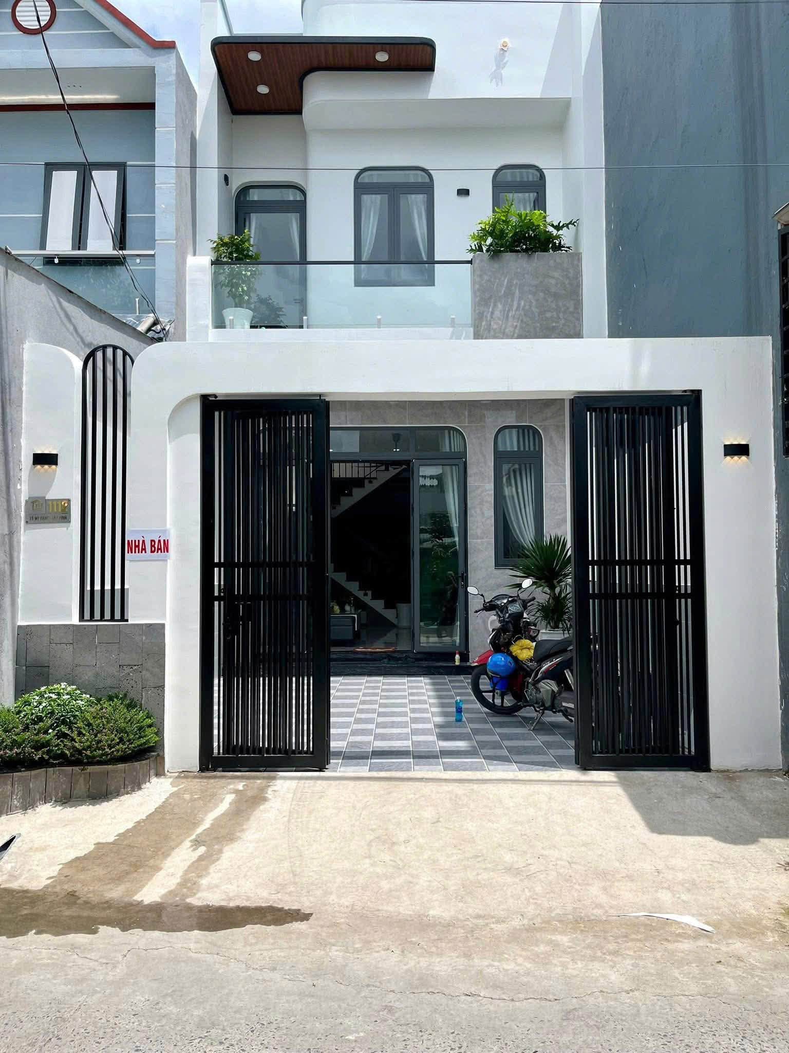 700 TRIỆU NHẬN NHÀ LẦU SỔ RIÊNG GẦN KDL SƠN TIÊN
