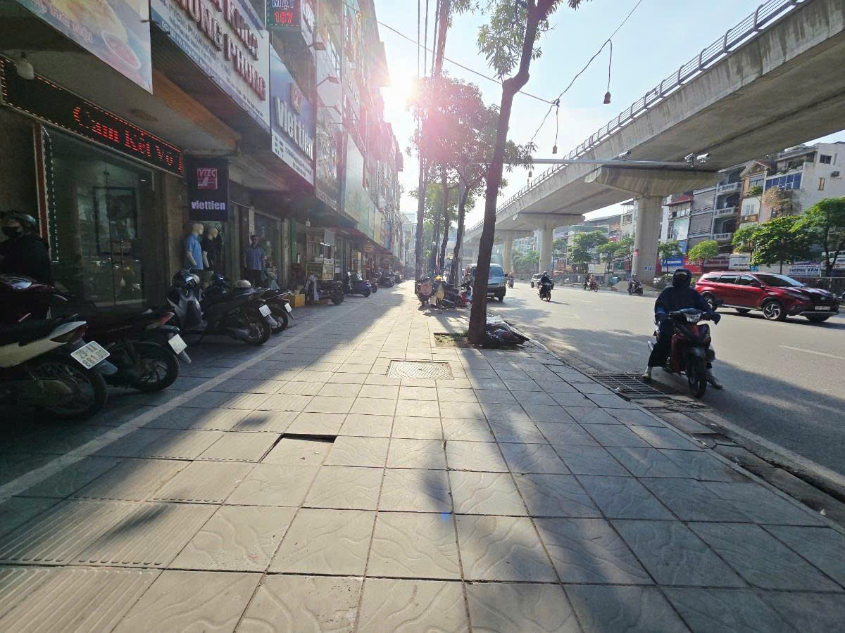 Nhà Đẹp Mặt Phố Cấp 4 Hồ Tùng Mậu Bắc Từ Liêm 30m 18,5 Tỷ