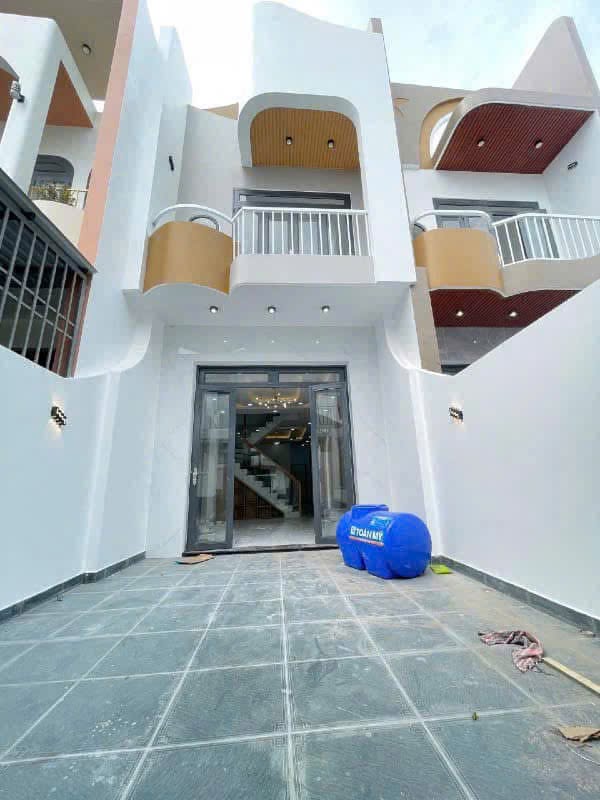 Chủ ngộp ngân hàng chấp nhận bán lỗ căn nhà lầu